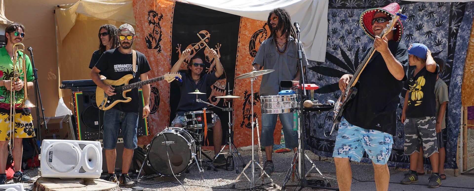 2 - Déambuler à travers les stands du marché hippie - Ibiza
