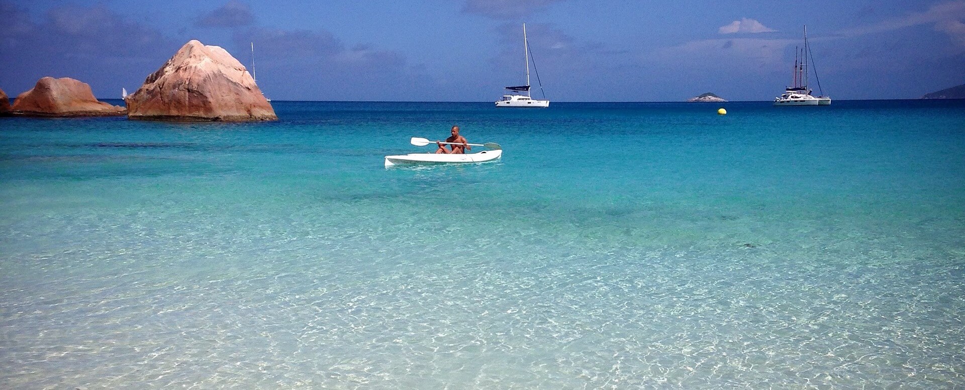 6. Se balader sur un bateau à fond de verre - Seychelles