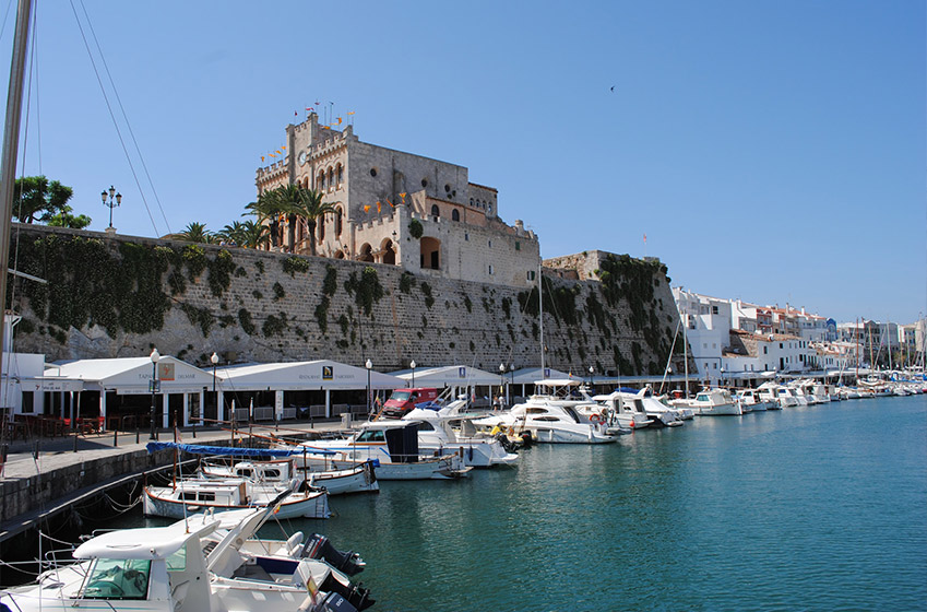 Explorez Port Mahon : histoire, culture et artisanat