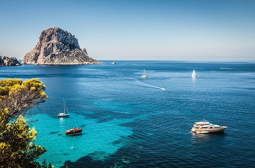 Ibiza : fêtes estivales et plages