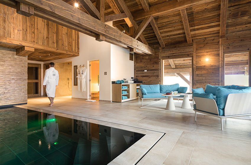 8 chalets d’exception avec piscine intérieure dans les Alpes