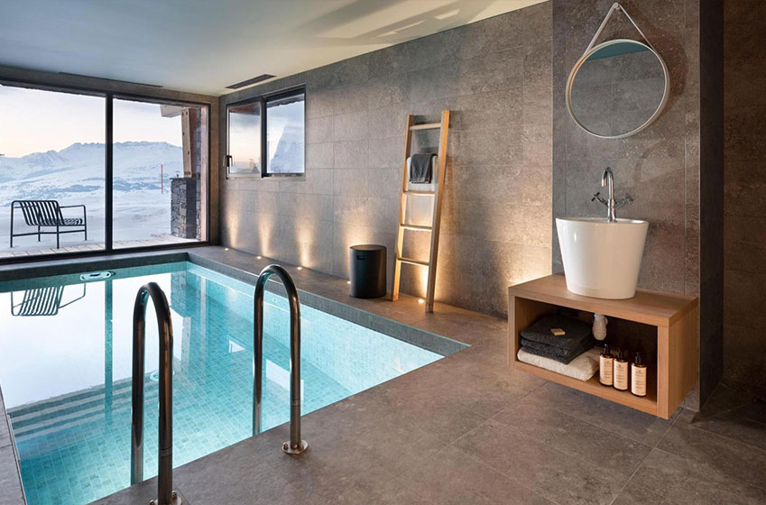 8 chalets d’exception avec piscine intérieure dans les Alpes