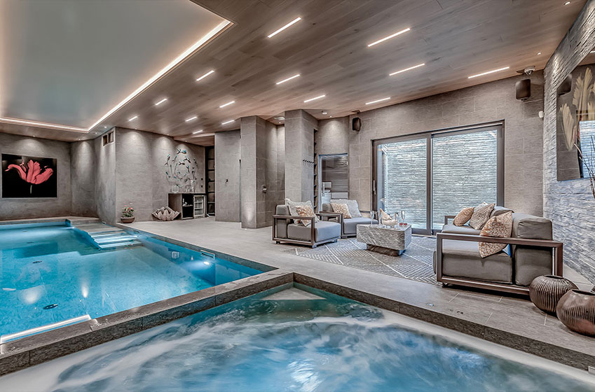 8 chalets d’exception avec piscine intérieure dans les Alpes