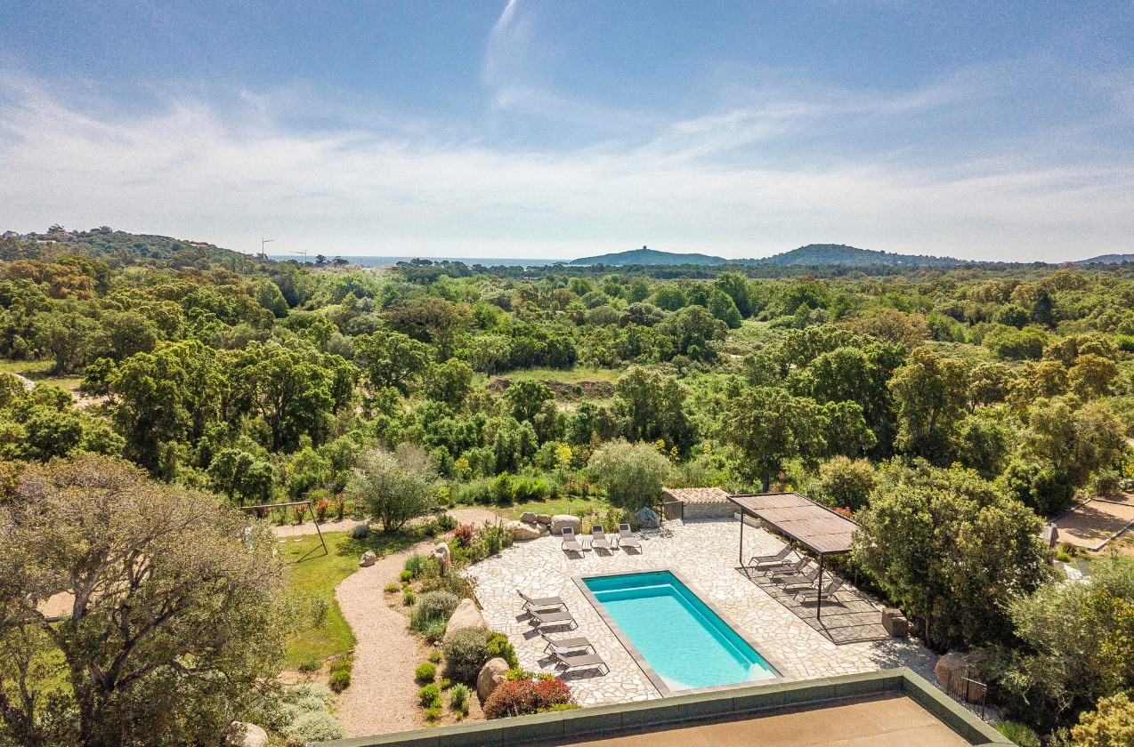 Villa Merisier : maison d'architecte pour vos vacances en Corse