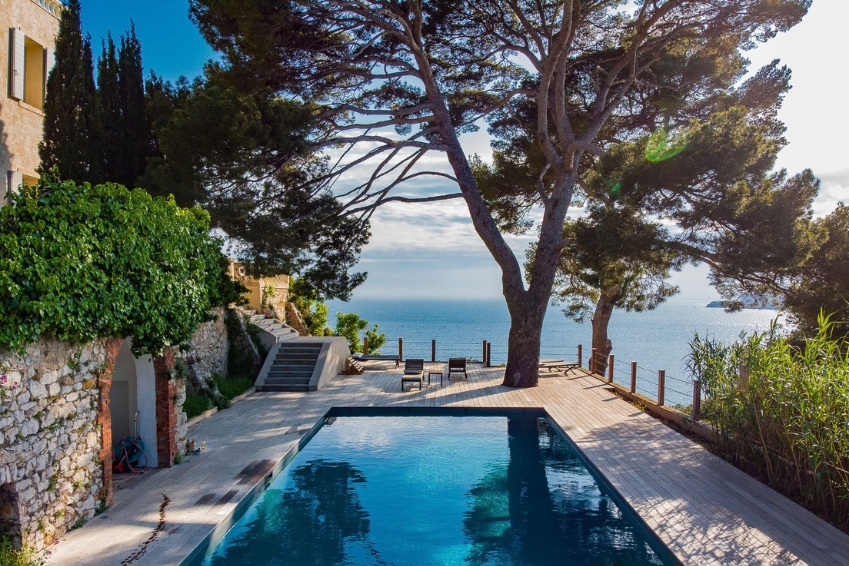 Villa Olympe sur la Côte d'Azur : piscine chauffée face à la mer
