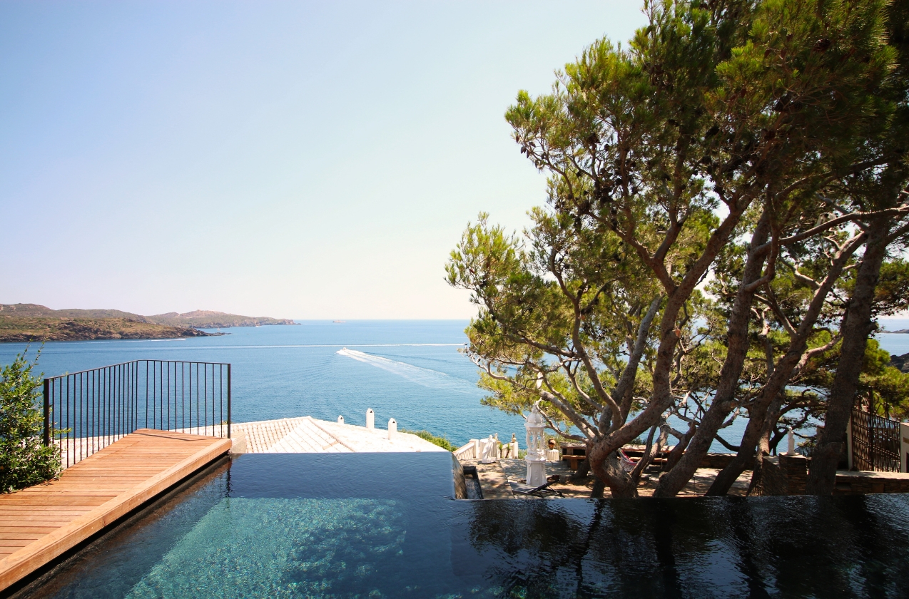 Casa Moore à Cadaqués : grande demeure face à la mer