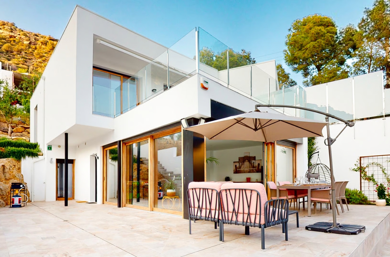 Villa Yeline à Rosas : un panorama d'exception en bord de mer