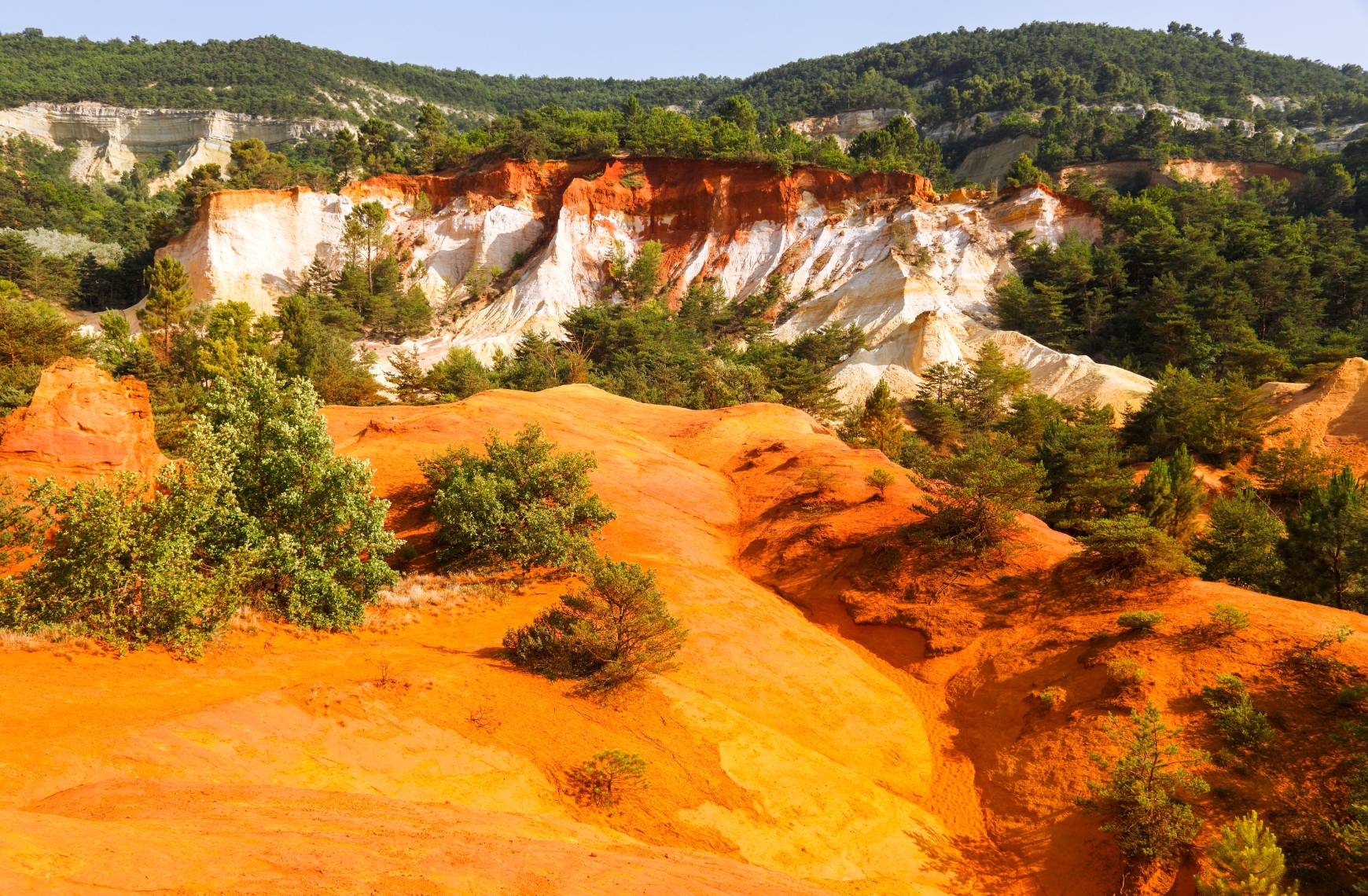 Rustrel : village médiéval et site d'ocre, le Colorado provençal