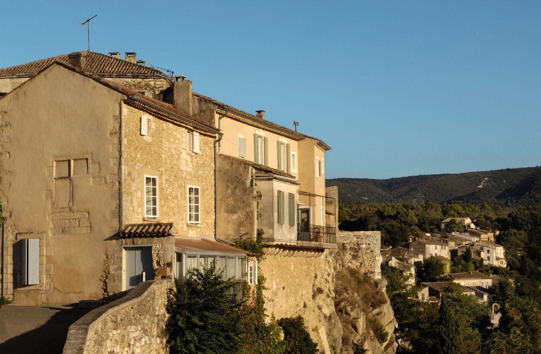 Ménerbes : village au cœur du parc naturel régional du Luberon