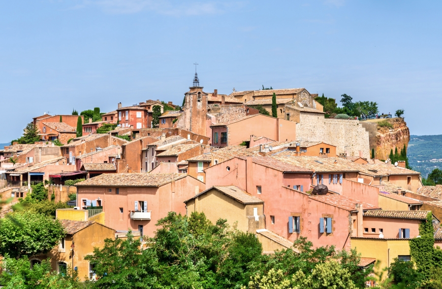 Roussillon : un village atypique façonné par la magie des ocres