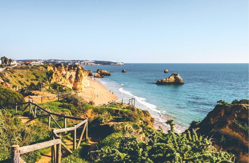 Destination l'Algarve en août : vivez un été vibrant au Portugal