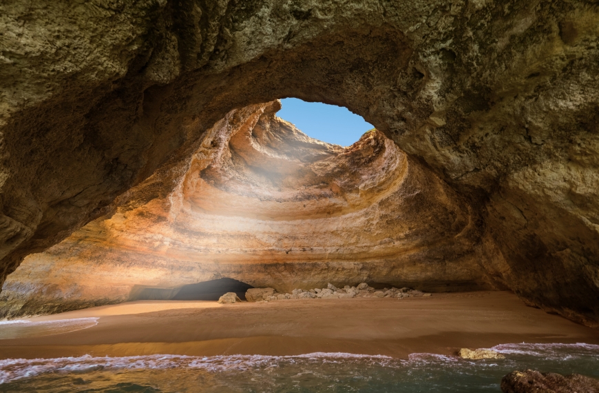 Excursions en mer, grottes et observation des dauphins