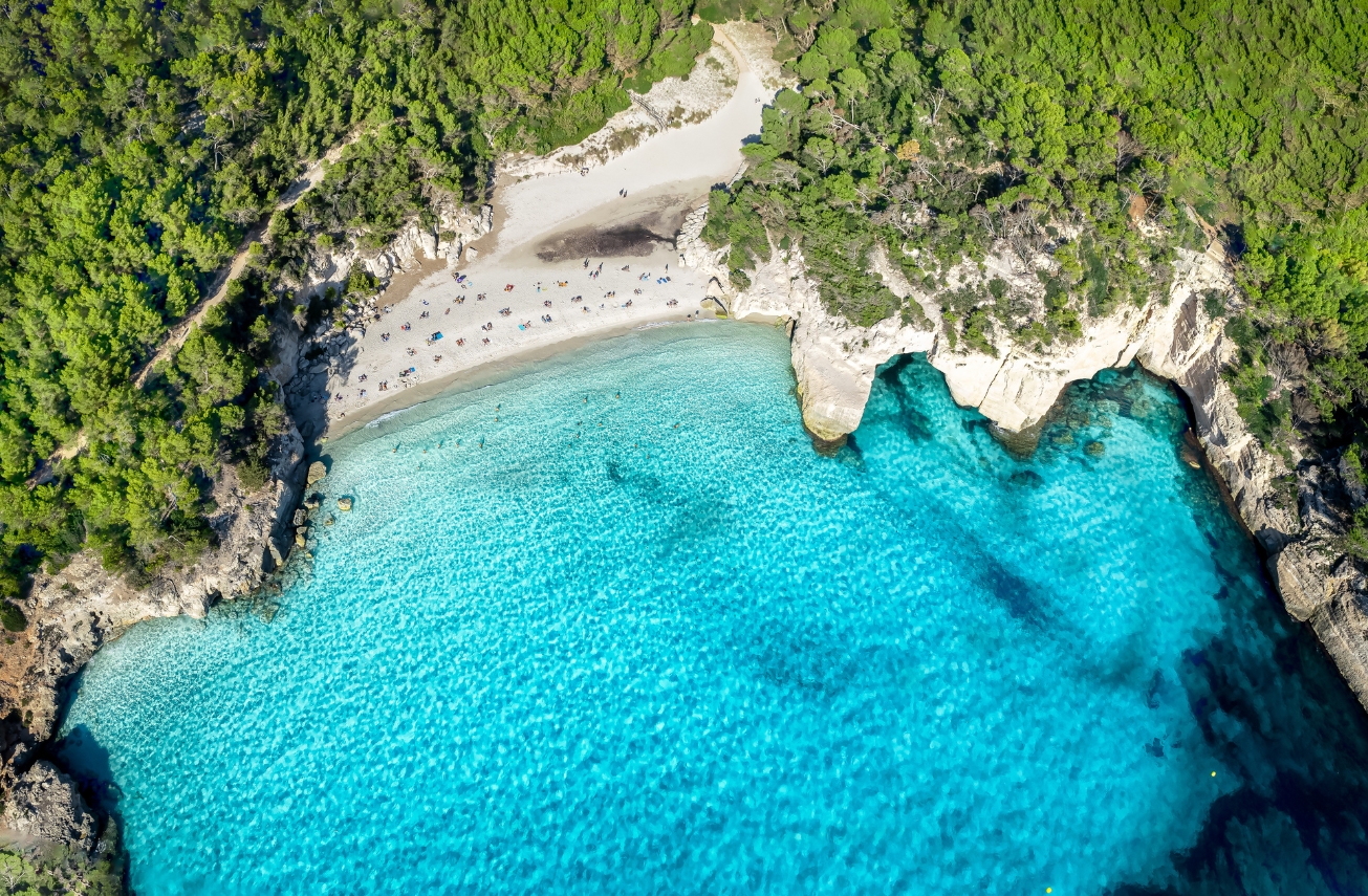 Été à Minorque : criques turquoise et ambiance méditerranéenne