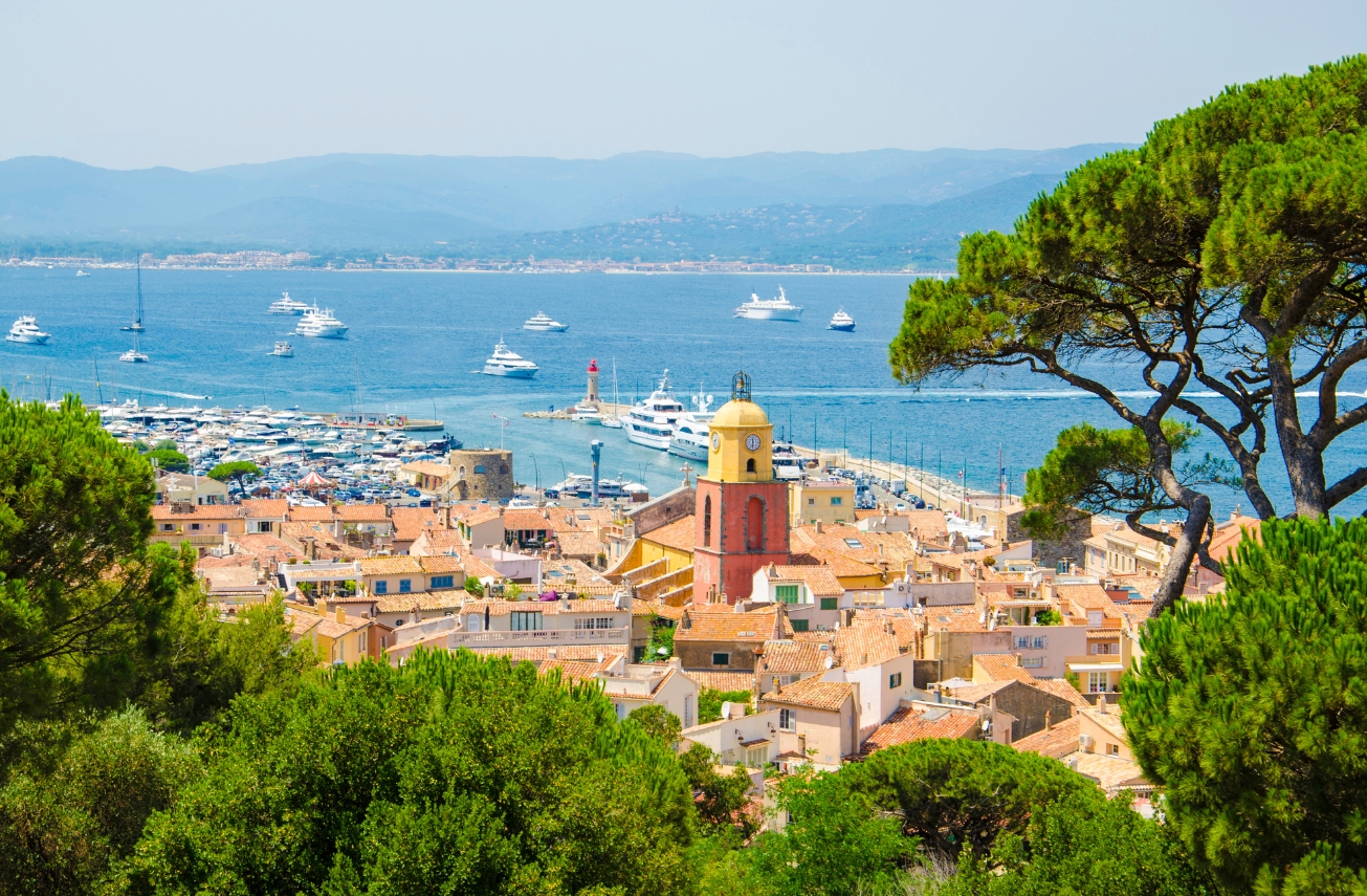 Saint-Tropez : glamour et plages emblématiques