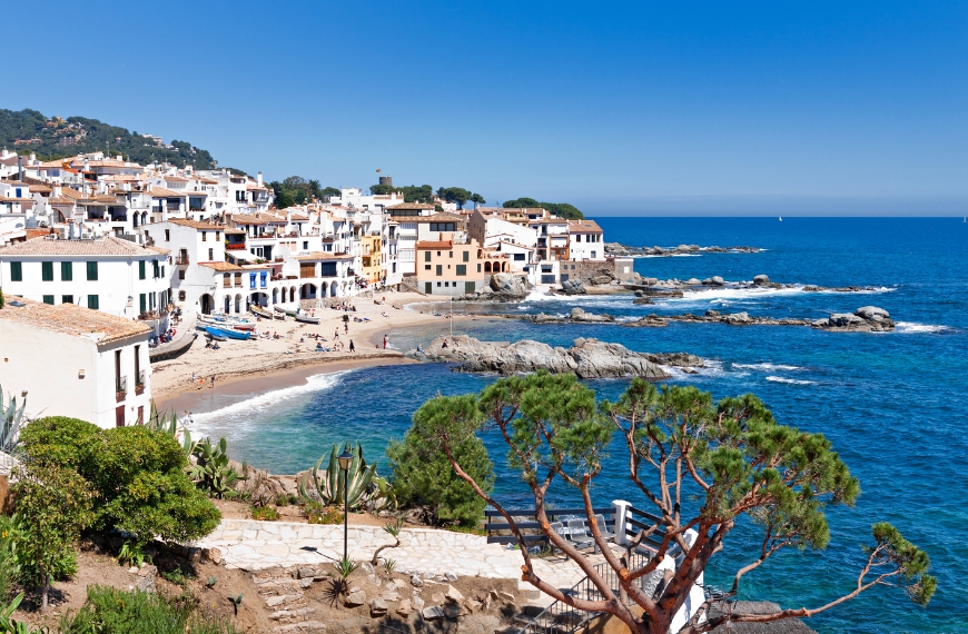 Costa Brava ou Costa Dorada : quelle côte choisir pour louer une villa en Espagne ?