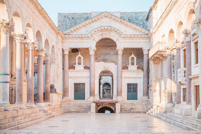 3) Faire la fête dans un palais à Split