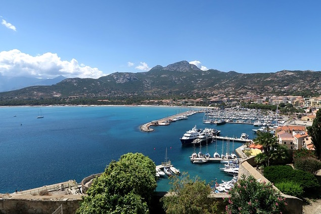 Louer une villa de luxe à Calvi