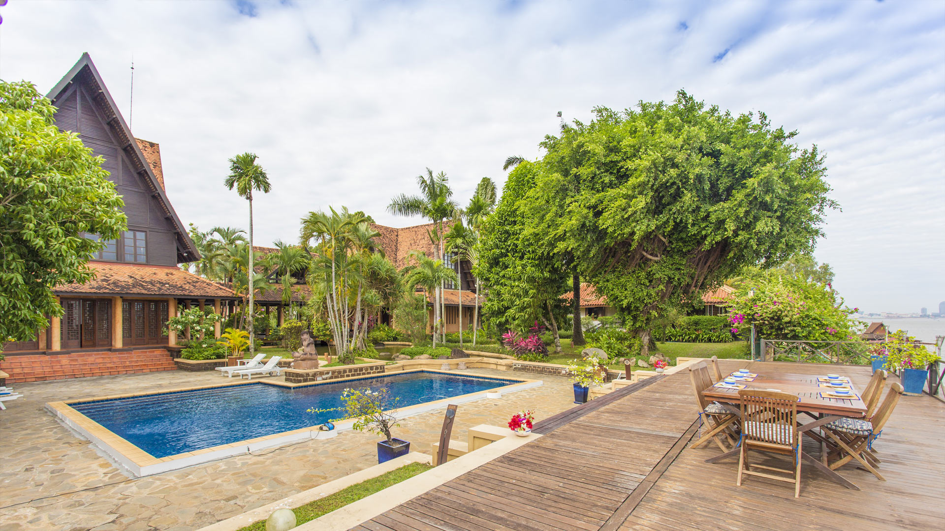 Villa Villa Y, Location à Phnom Penh
