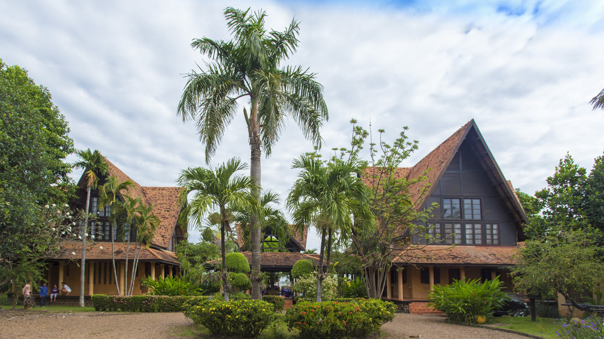 Villa Villa Y, Location à Phnom Penh